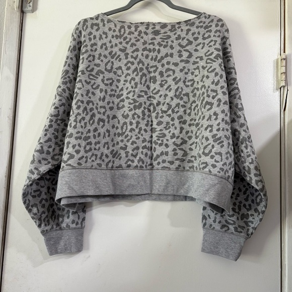 Aerie Sandy Cropped Off The Shoulder Leopard Cheetah Animal Print Gray Oversized - Picture 6 of 10